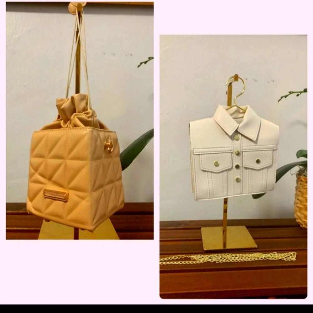 2purses white and the other is tan